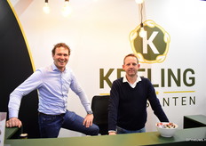 Koen Kreling en Peter Murray van Kreling Chrysanten. Gespecialiseerd in het telen van Chrysanten en pakken deze ook gelijk in voor de supermarktketens.